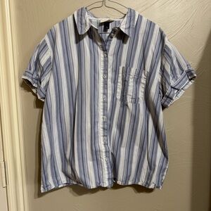 Universal Thread Women’s Casual Blue and White Vertical-Striped Shirt